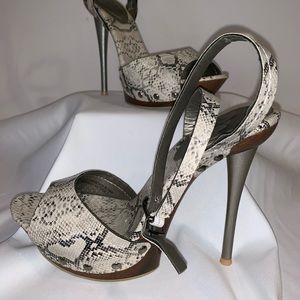Snake skin pattern high heel